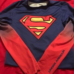 Boys Size SM Superman Under Armour Shirt
